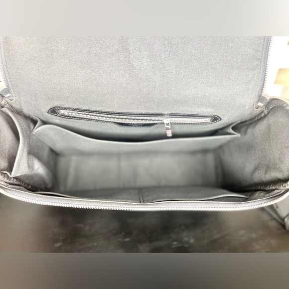 Authentic Louis Vuitton Taimyr Green & Black Tiaga Leather Crossbody Messenger - Picture 10 of 14